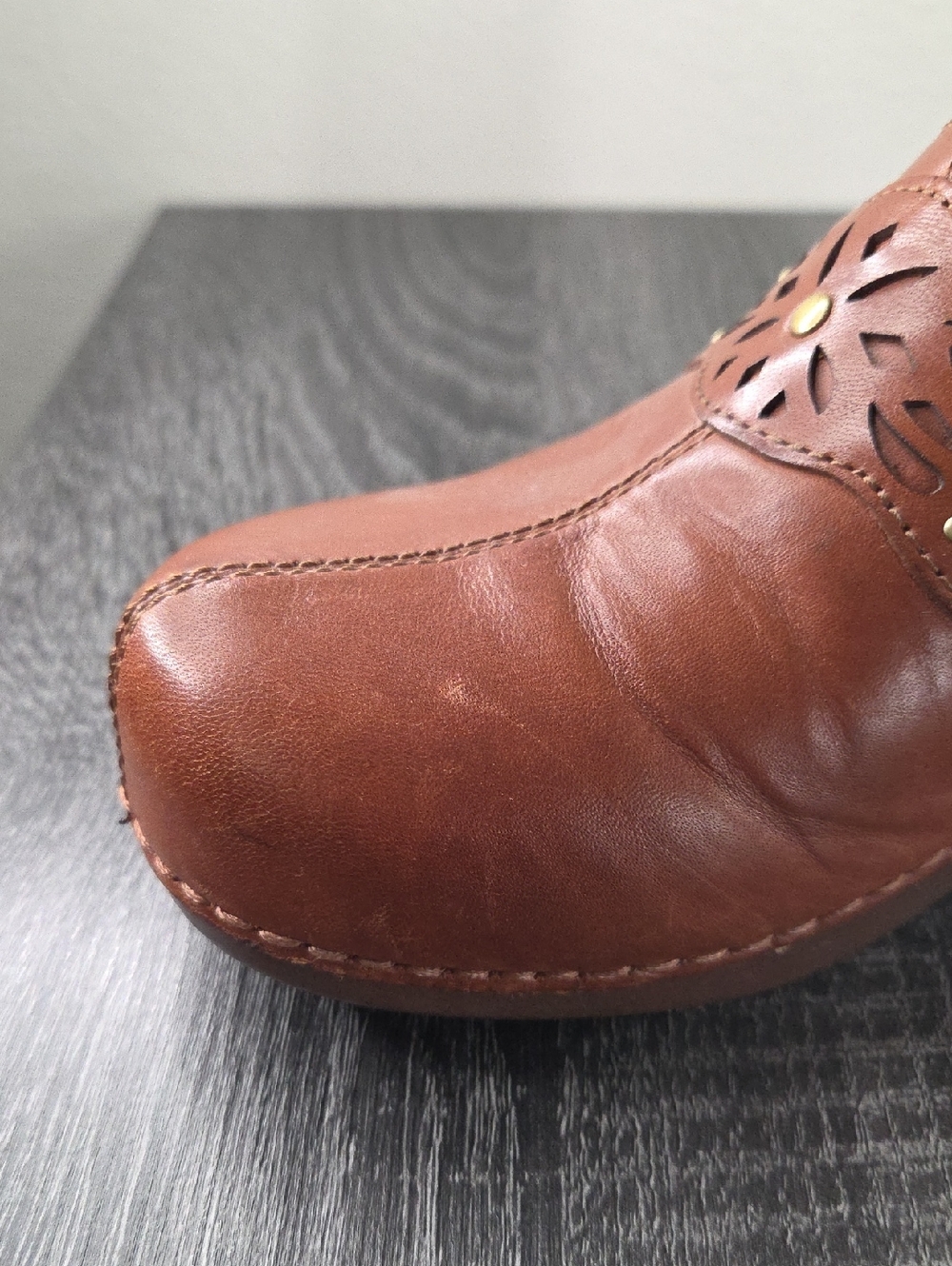 Dansko Shyanne Brown Leather Slip-On Clogs with Laser-Cut Floral Band Size 41 - Picture 4 of 16